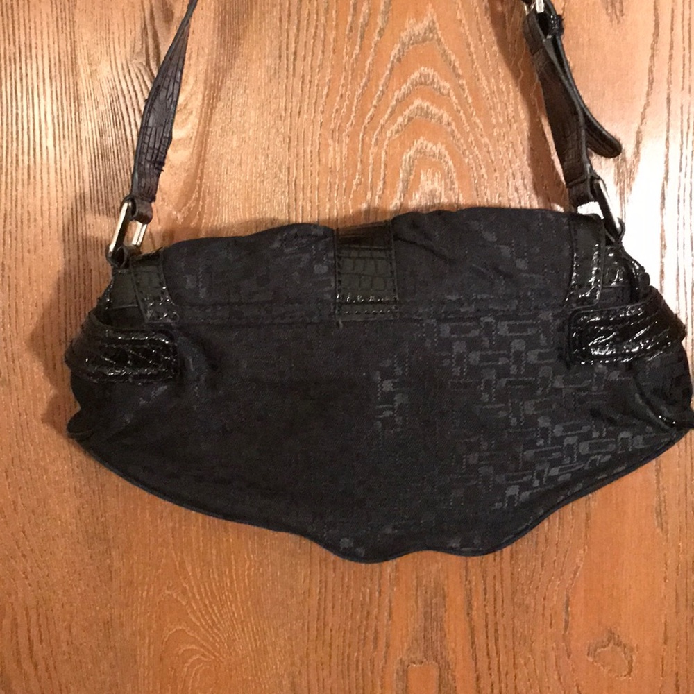 Guess purse - Picture 4 of 5
